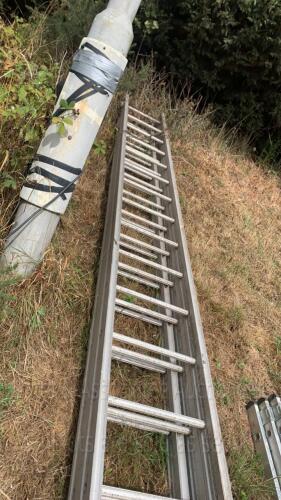 Aluminium triple extension ladder