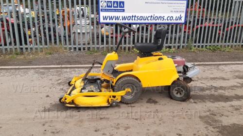 STIGA VILLA petrol outfront ride on mower