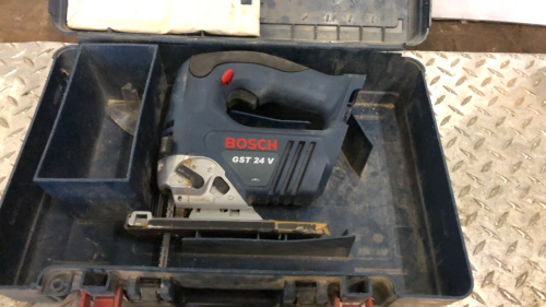 BOSCH GST24v jigsaw c/w case