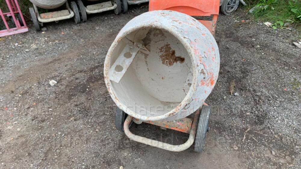 BELLE MINIMIX 150 240v mixer Day 3 Carlton Timed Sale (Attachments, Builders & Petrol Driven