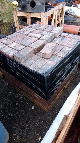 Pack of block paving (red)