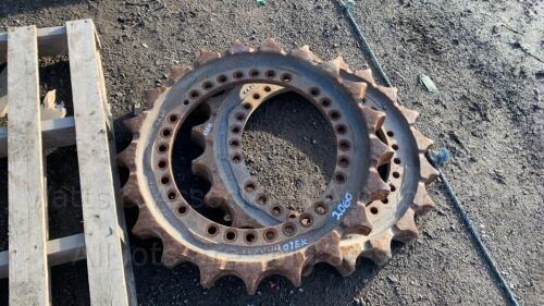 Pair of DOOSAN DX300 drive sprockets