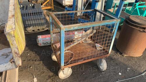 Mobile wheeled stillage