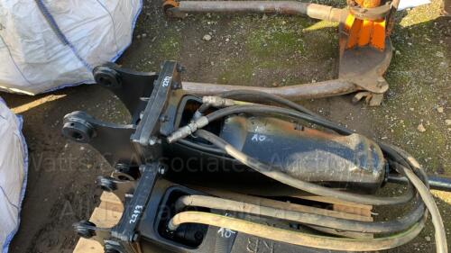 CAT hydraulic machine breaker c/w lines (45mm pins)