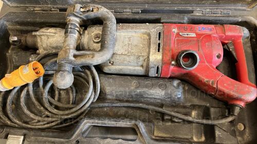 MILWAUKEE 110v heavy duty breaker c/w case