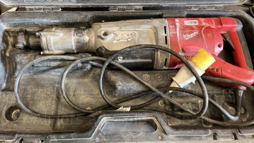 MILWAUKEE 110v heavy duty breaker c/w case