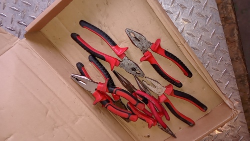 Quantity of pliers