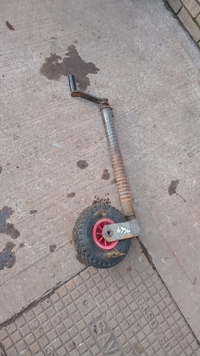 Heavy duty jockey wheel