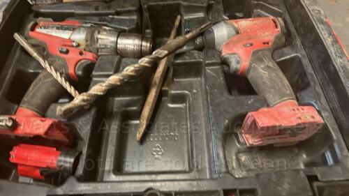 2 x MILWAUKEE tools (drill/tek gun) c/w case