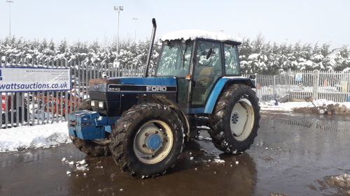 1995 FORD 8240 SLE 4wd tractor c/w full set of weights, 2 x spool valves, twin assister rams. S/n:BD24963