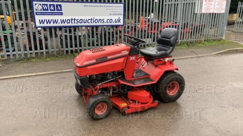 WESTWOOD T1600H petrol hydrostatic ride on mower c/w collection box