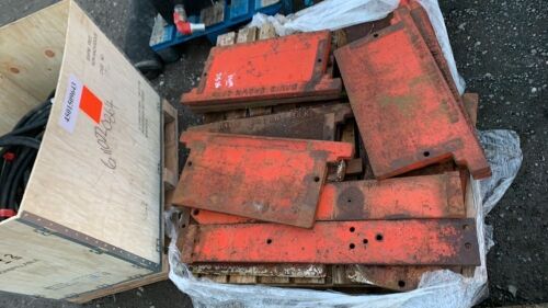 11 x DAVID BROWN front weights c/w mounting plates (to fit 995, 996, 1210, 1212, 1410, 1412)