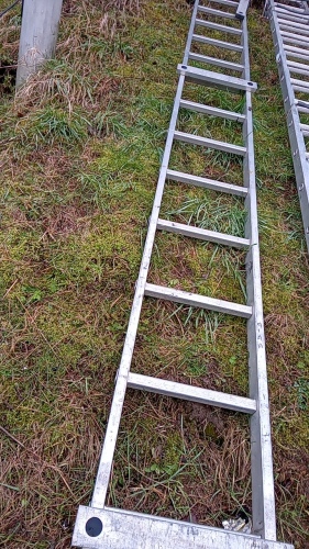 Aluminium roof ladder