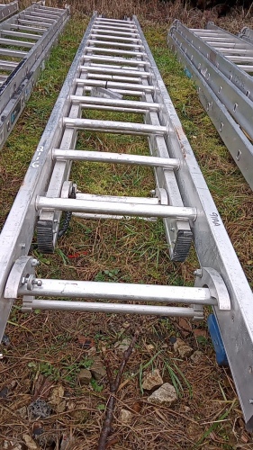 Aluminium double extension ladder