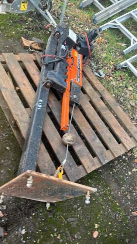 Swing lift c/w 500kg winch