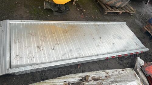 2400mm x 794mm 1t aluminium van ramp