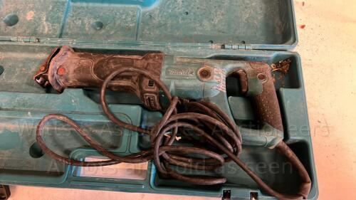 MAKITA 110v reciprocating saw c/w case