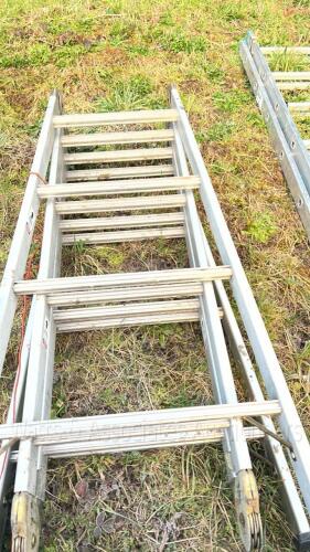 Folding aluminium ladder