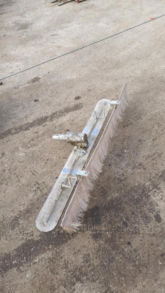 Manual concrete brush & float attachment Day 3 Carlton Timed Sale