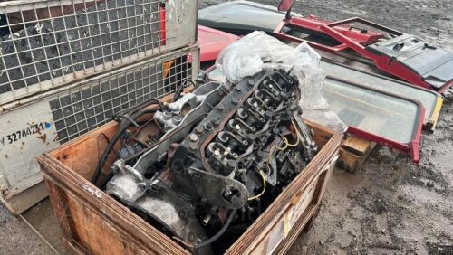 LAND ROVER DEFENDER engine & stillage of LAND ROVER parts (stillage NOT included)