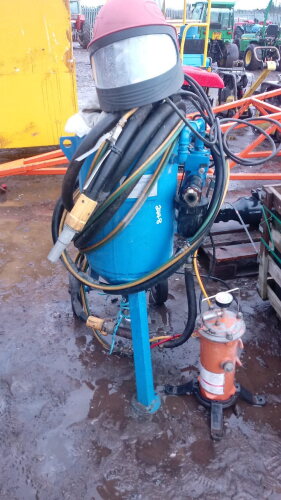 Sand blasting pot c/w hoses, helmet & air cylinder