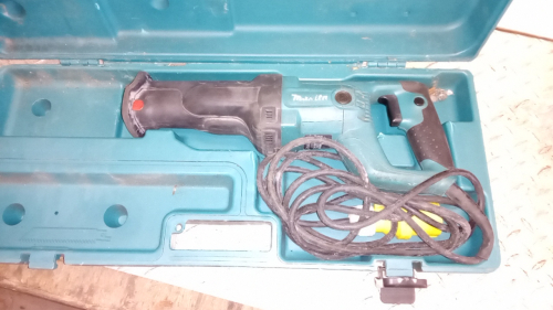 MAKITA JR3050T 110v reciprocating saw c/w case