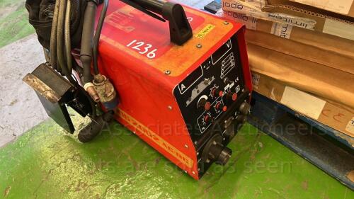 CASTOTIG 2002 240v tig welder c/w foot pedal & torch