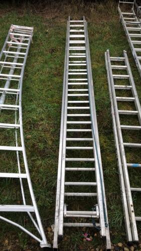 Aluminium double extendable ladder