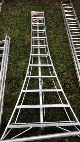 Aluminium self supporting ladder