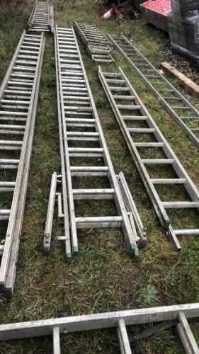 Aluminium double extendable ladder