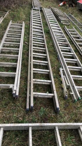 Aluminium double extendable ladder