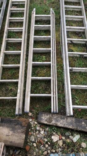 Aluminium triple extendable ladder