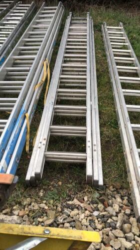 Aluminium triple extendable ladder