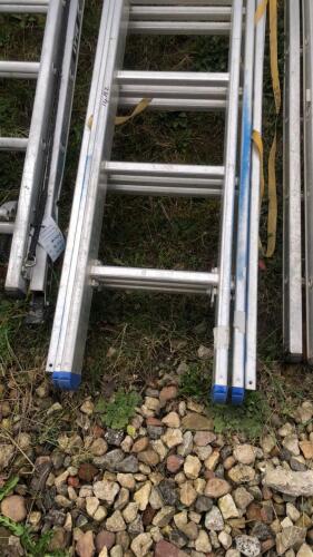 Aluminium triple extendable ladder