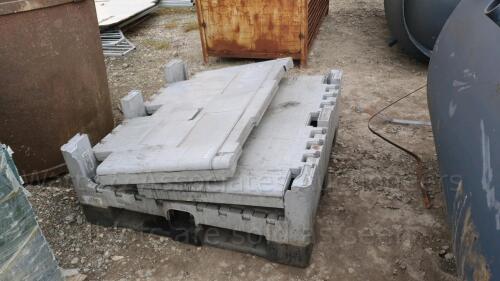 Folding plastic stillage