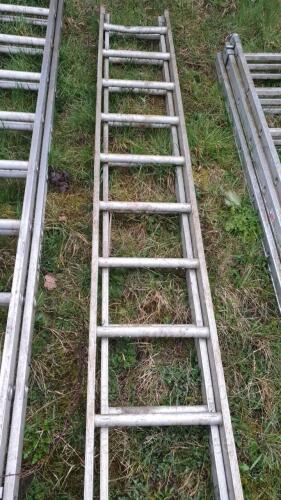 Aluminium double extendable ladder