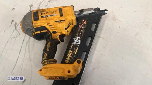 DEWALT DCN692 18v nail gun