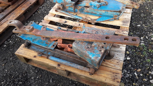 FORD 4000 PUH draw bar