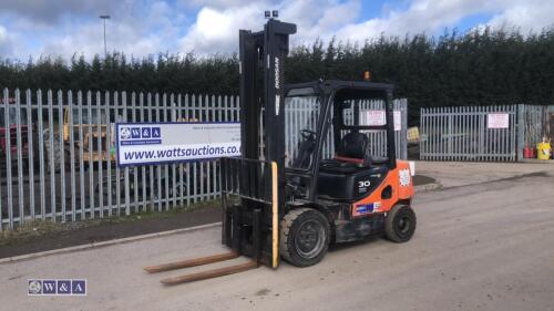 2012 DOOSAN 3t diesel forklift truck (s/n 124013648) with duplex mast & side-shift