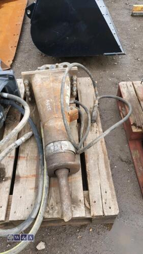 BOBCAT 3t breaker c/w lines (35mm pins)