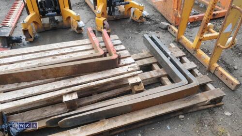 Pair of forklift tines