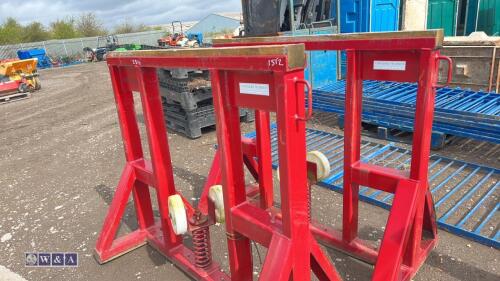 2 x trailer trestles