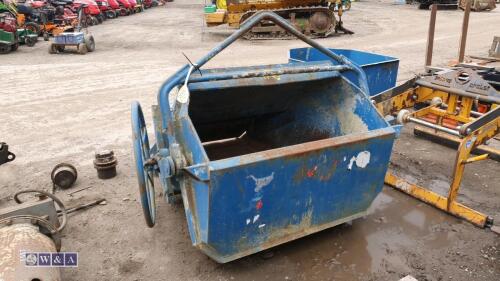 CONQUIP 600 litres crane concrete skip