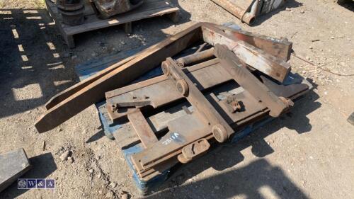 Forklift back plate c/w tines