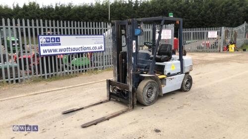 KOMATSU FD25 diesel forklift truck (s/n 34212) with triplex free-lift mast & side-shift