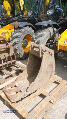 450mm digger bucket (60mm pins)