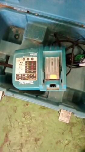 MAKITA charger & case