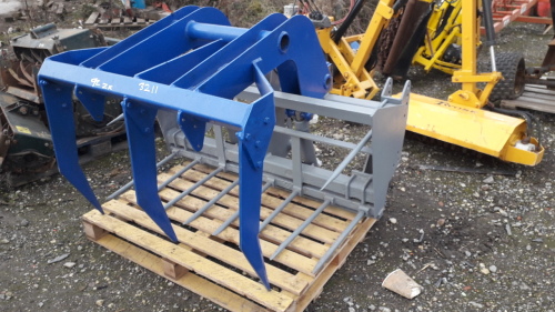 TWOSE muck fork c/w top grab