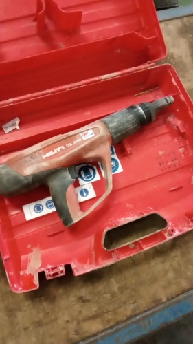 HILTI DX460 nailer c/w case