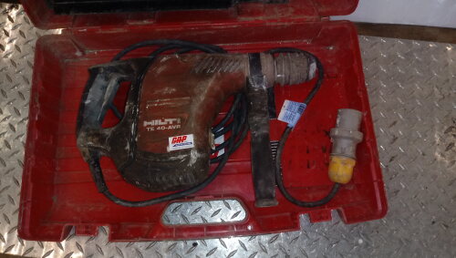 HILTI TE40 110v breaker c/w case